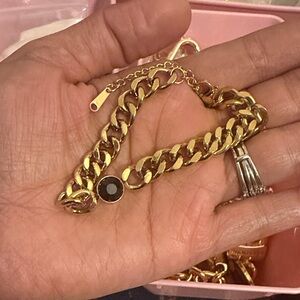 Elegant Gold Chain Bracelet